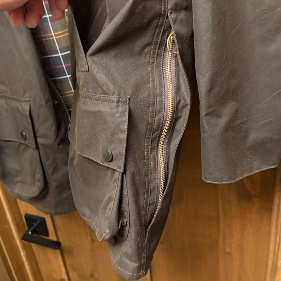 Barbour Classic Beaufort Waxed Jacket - Picture 12 of 14